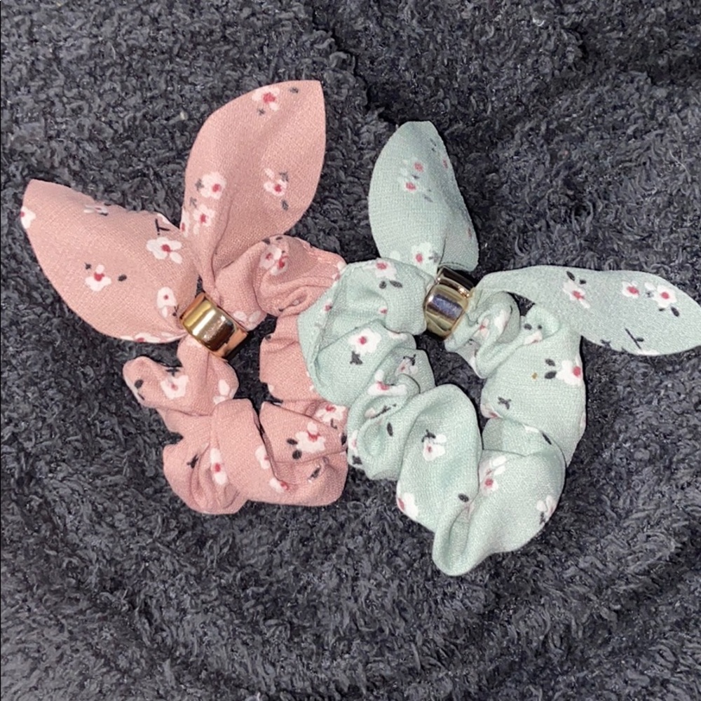 2-pack of scrunchies